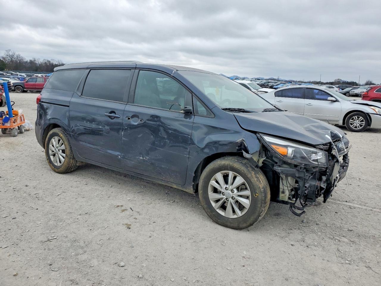 2017 KIA SEDONA LX photo 4