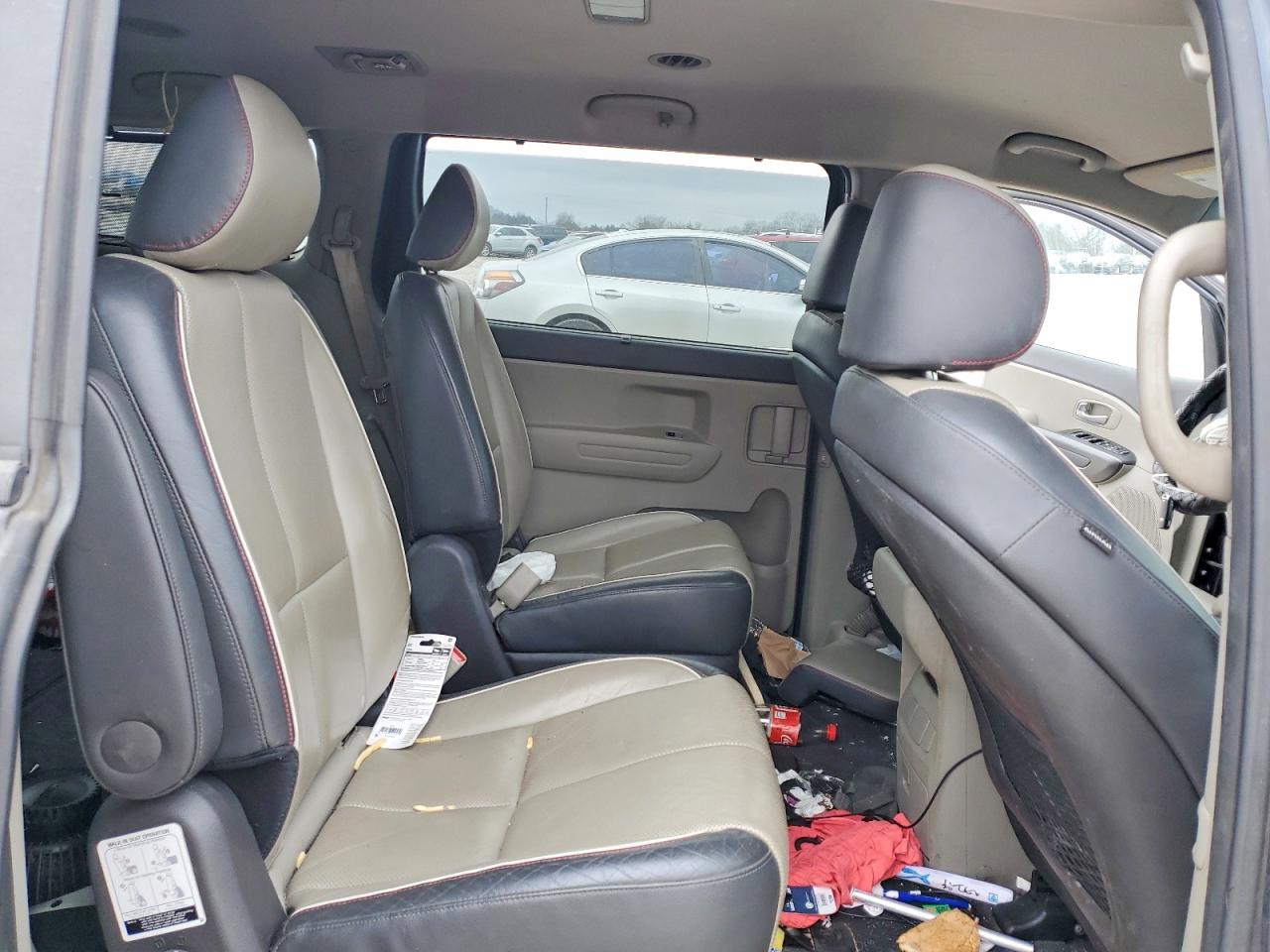 2017 KIA SEDONA LX photo 11