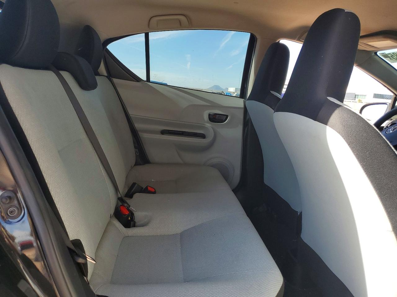 2013 TOYOTA PRIUS C photo 10