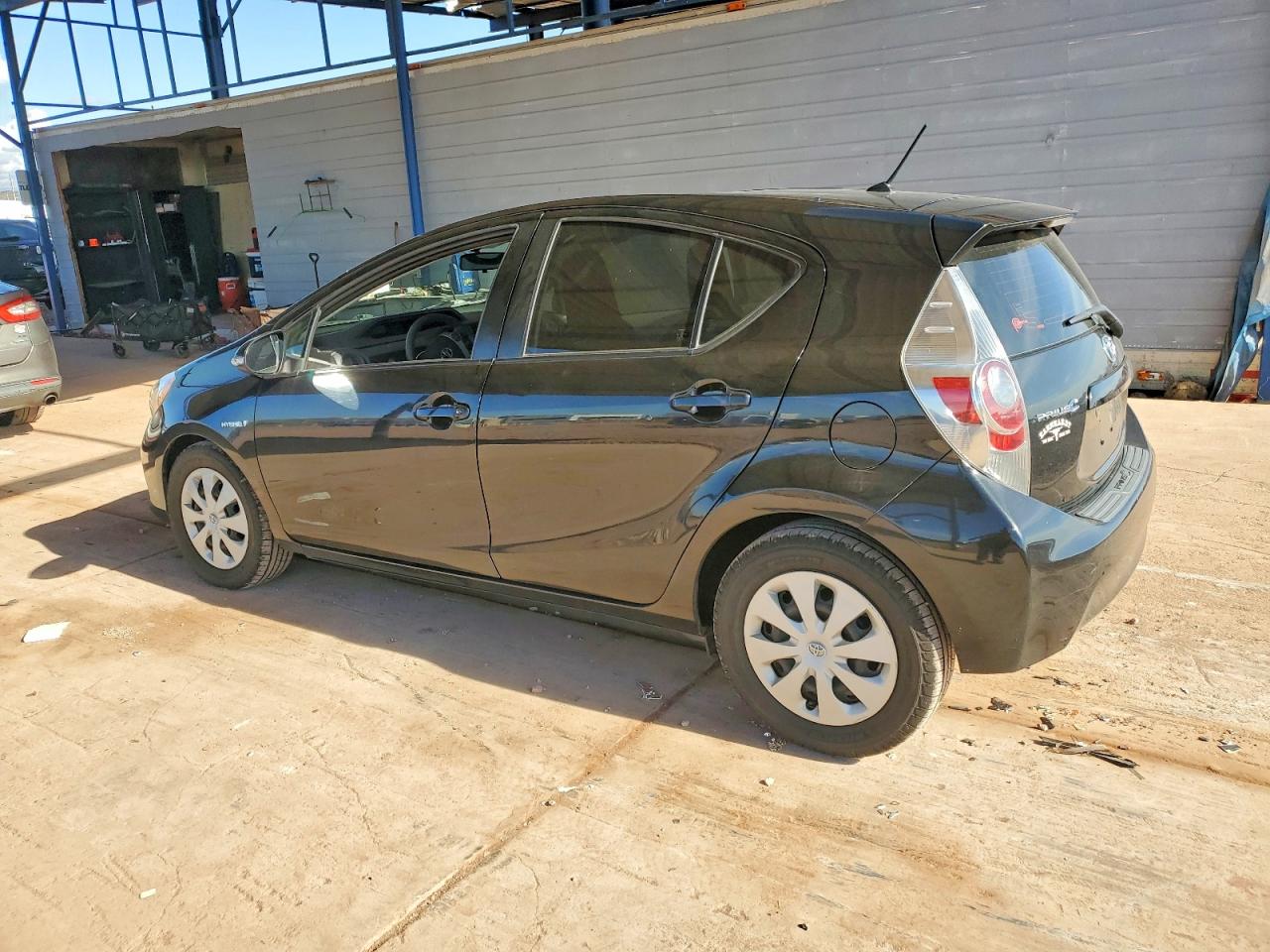 2013 TOYOTA PRIUS C photo 2