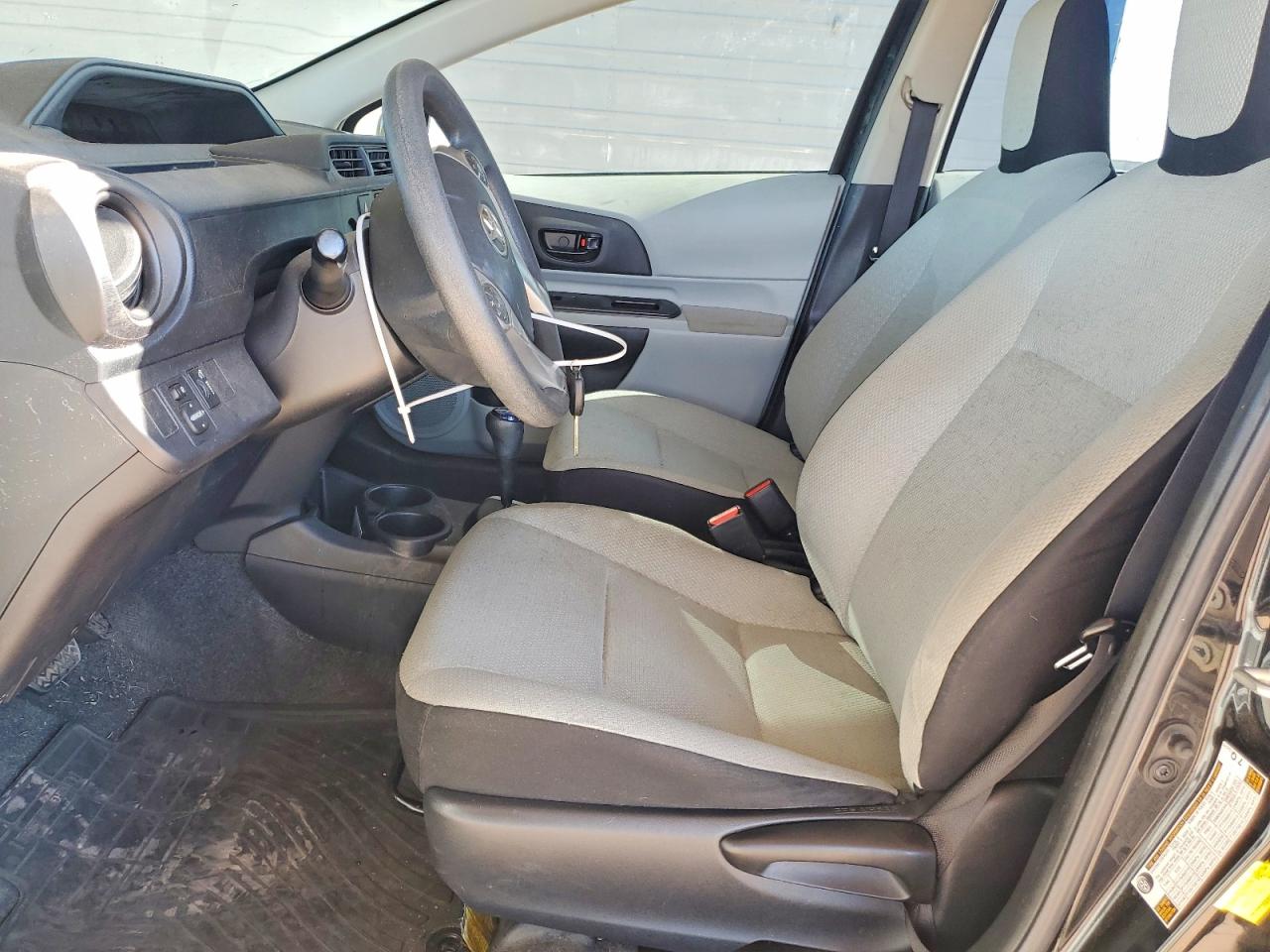 2013 TOYOTA PRIUS C photo 7