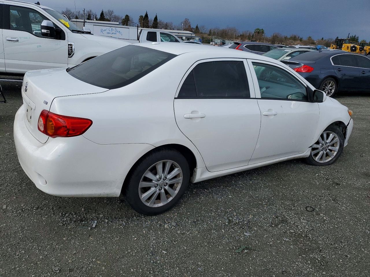 2010 TOYOTA COROLLA BASE photo 3