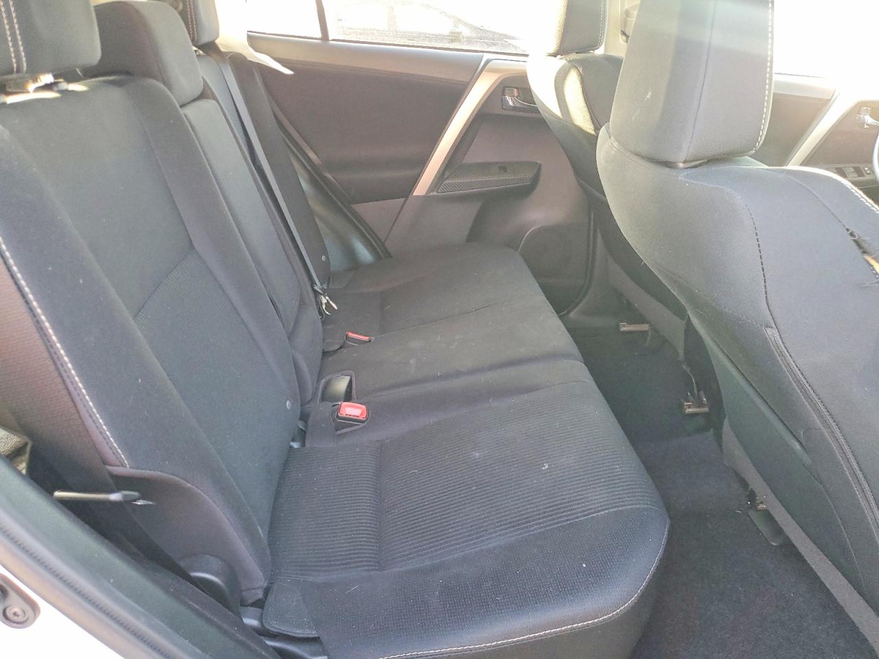 2015 TOYOTA RAV4 XLE photo 10