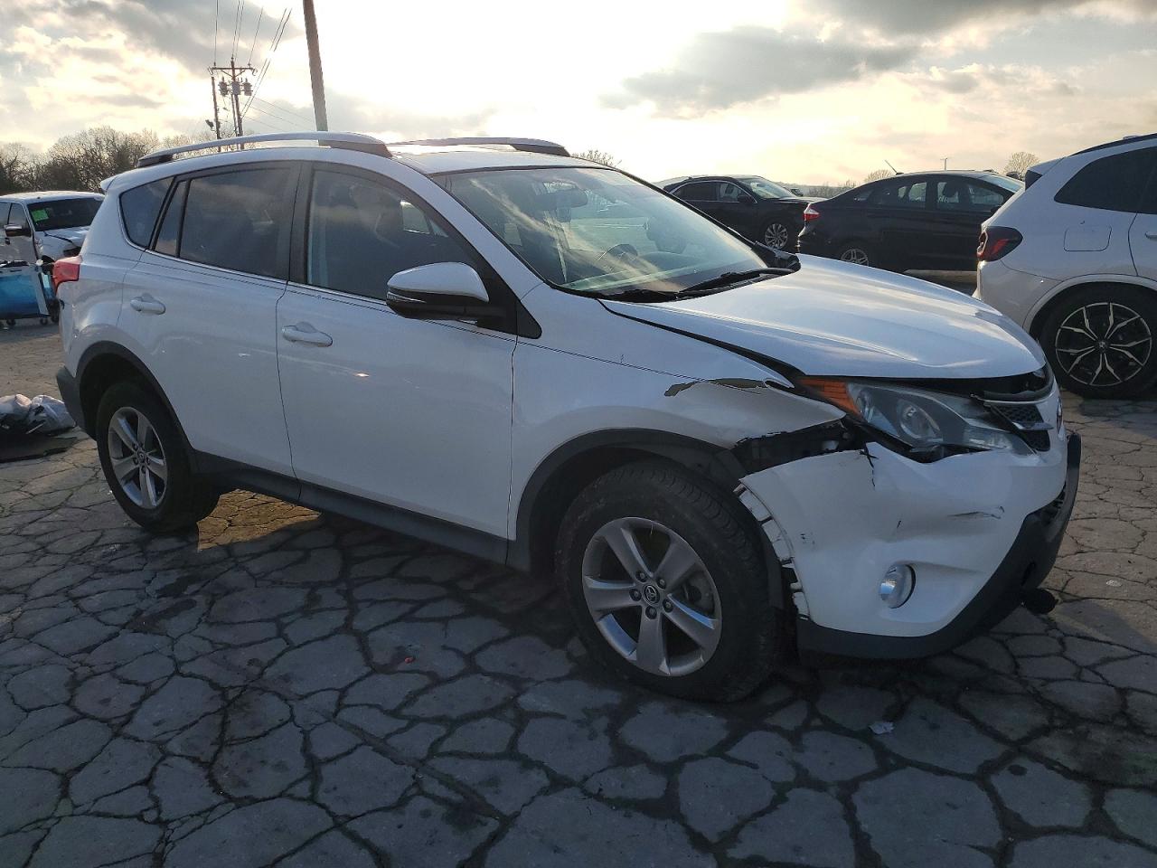 2015 TOYOTA RAV4 XLE photo 4