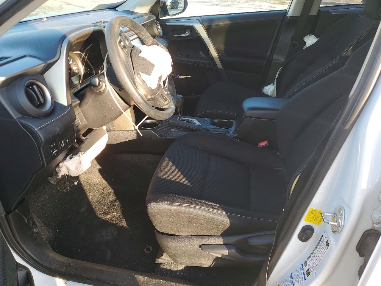 2015 TOYOTA RAV4 XLE photo 7