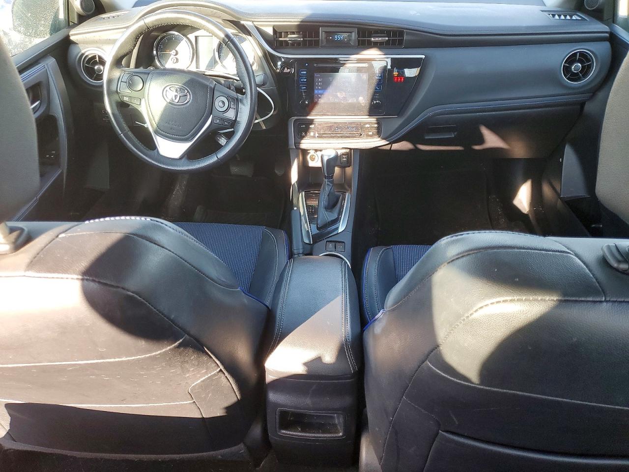 2018 TOYOTA COROLLA L photo 8