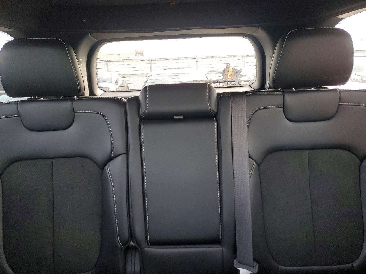 2023 JEEP GRAND CHEROKEE LAREDO photo 10
