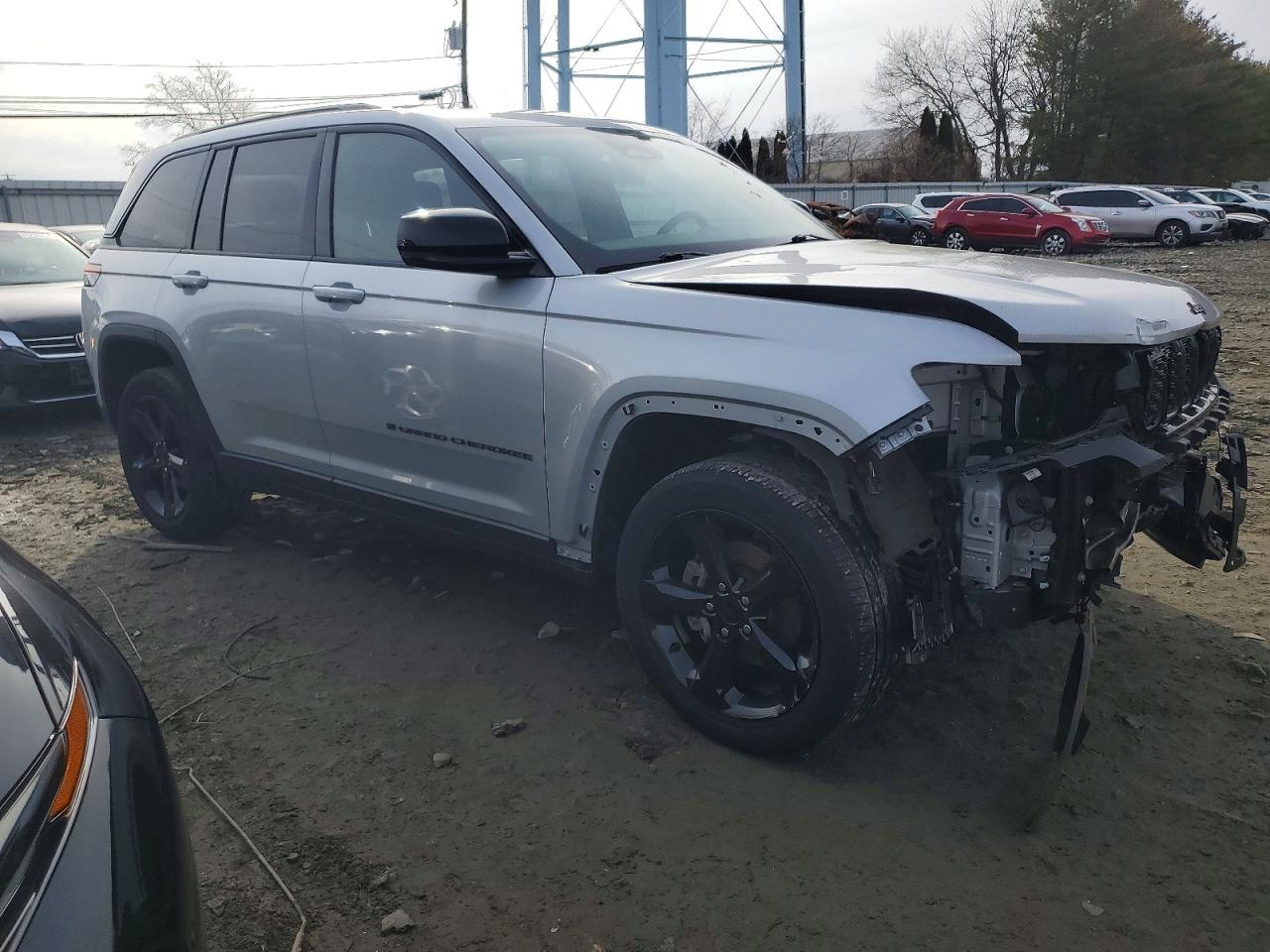 2023 JEEP GRAND CHEROKEE LAREDO photo 4