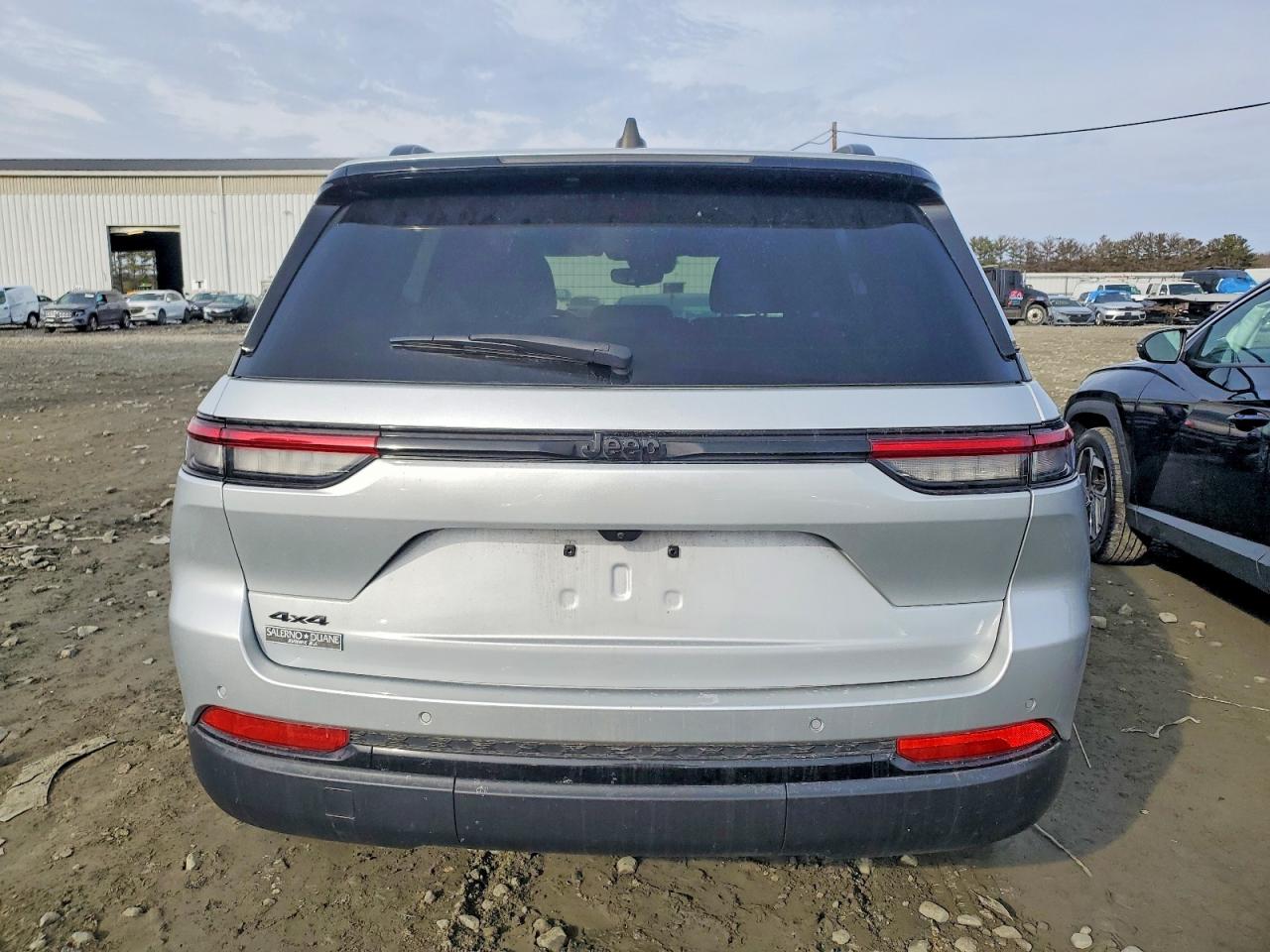 2023 JEEP GRAND CHEROKEE LAREDO photo 6