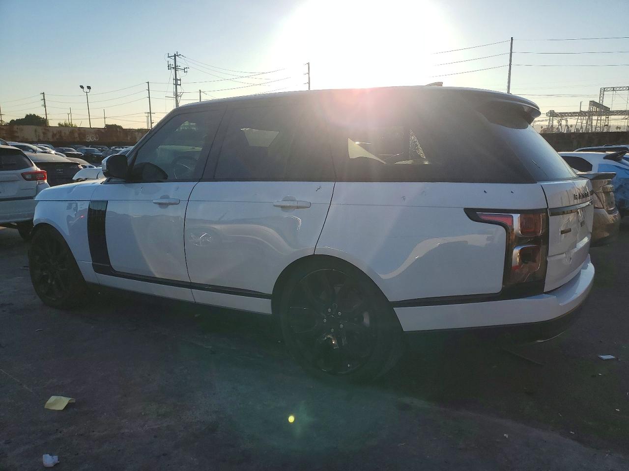 2019 LAND ROVER RANGE ROVER SUPERCHARGED photo 2