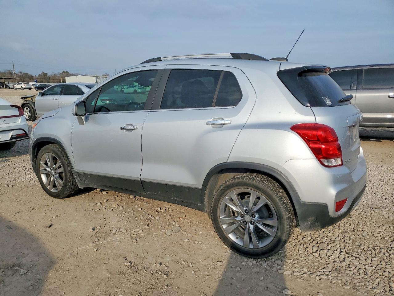 2020 CHEVROLET TRAX 1LT photo 2