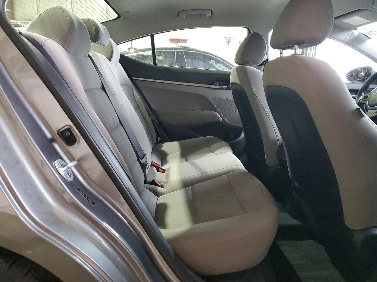 2018 HYUNDAI ELANTRA SE photo 10
