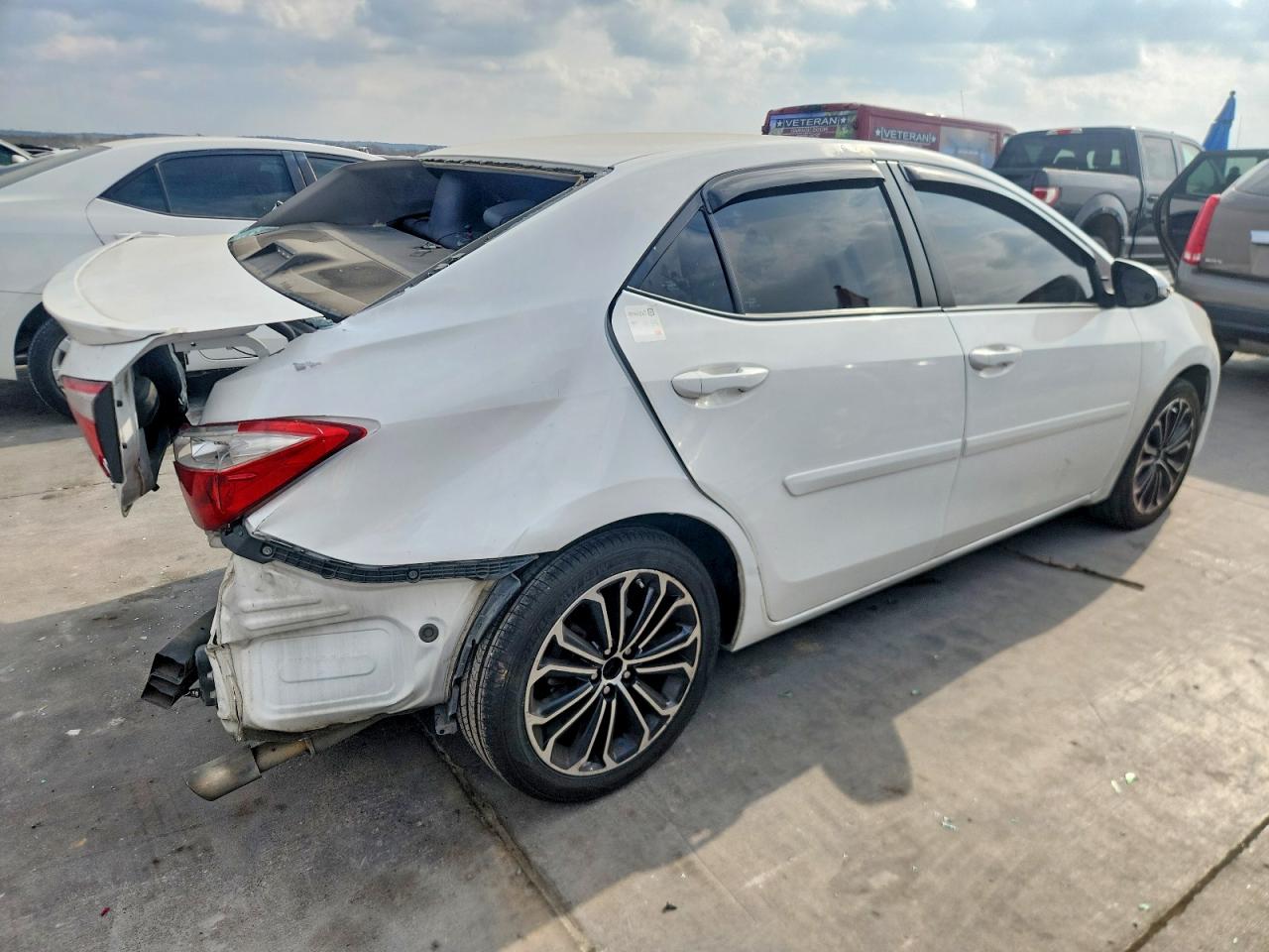 2016 TOYOTA COROLLA L photo 3