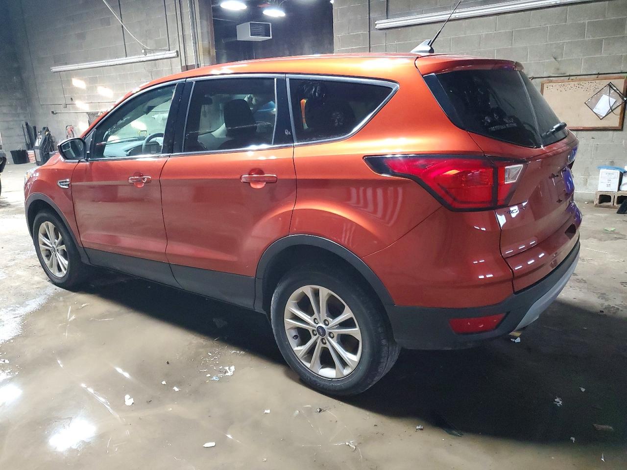 2019 FORD ESCAPE SE photo 2