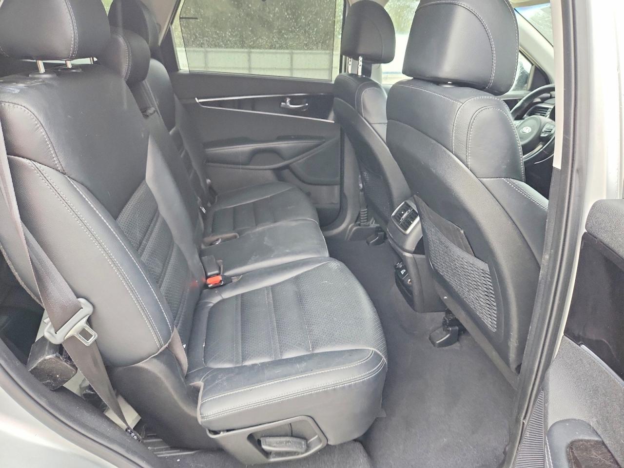 2017 KIA SORENTO EX photo 11