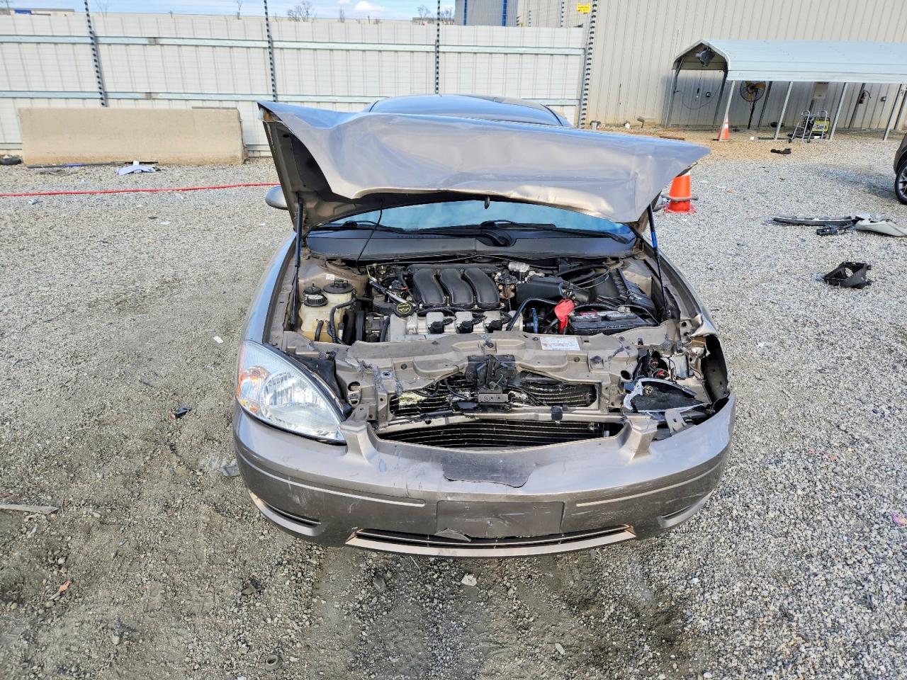 2005 FORD TAURUS SEL photo 5