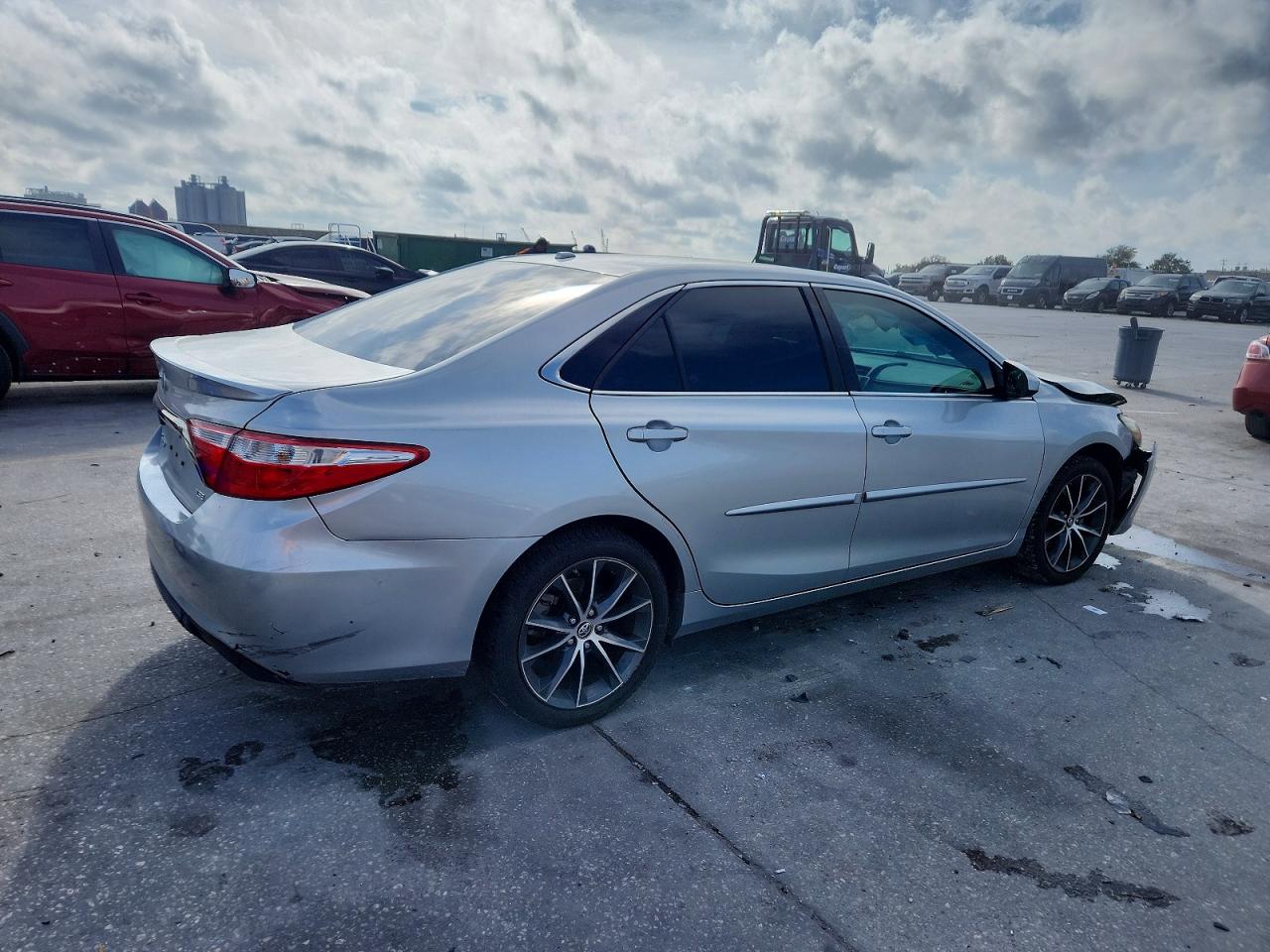 2016 TOYOTA CAMRY photo 3