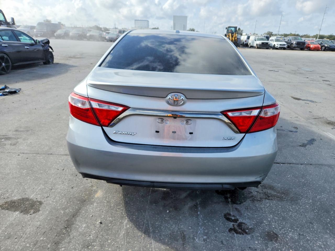 2016 TOYOTA CAMRY photo 6