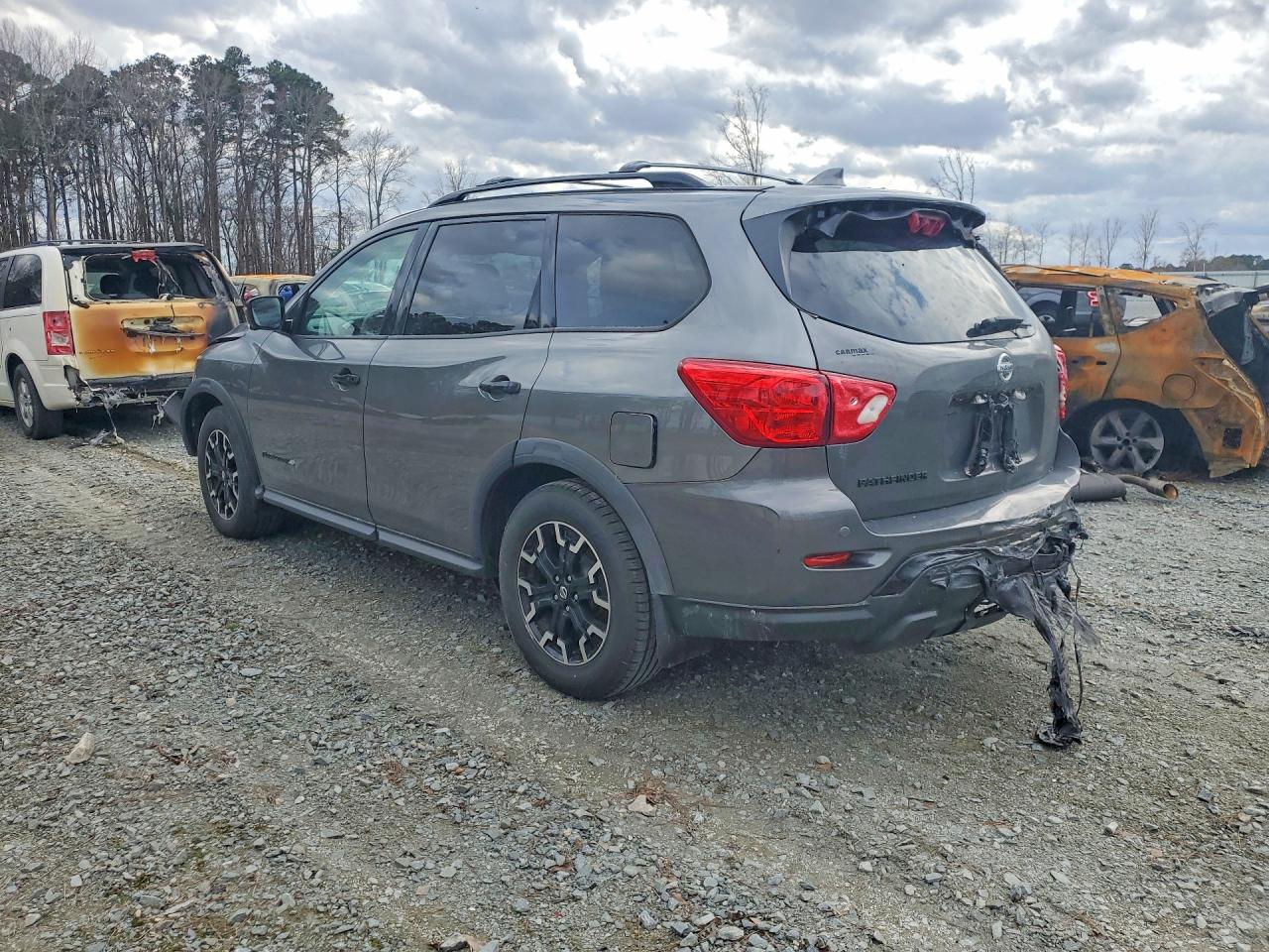 2020 NISSAN PATHFINDER SL photo 2