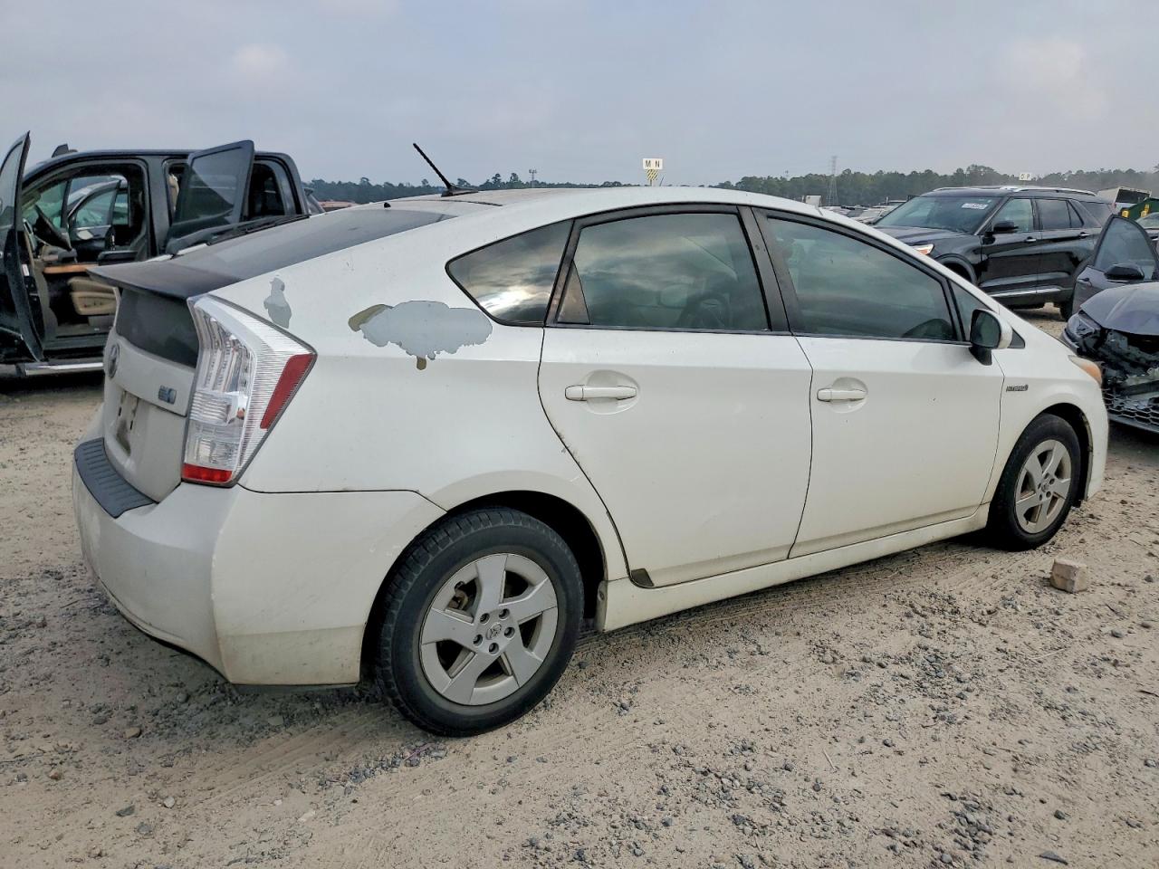 2010 TOYOTA PRIUS photo 3