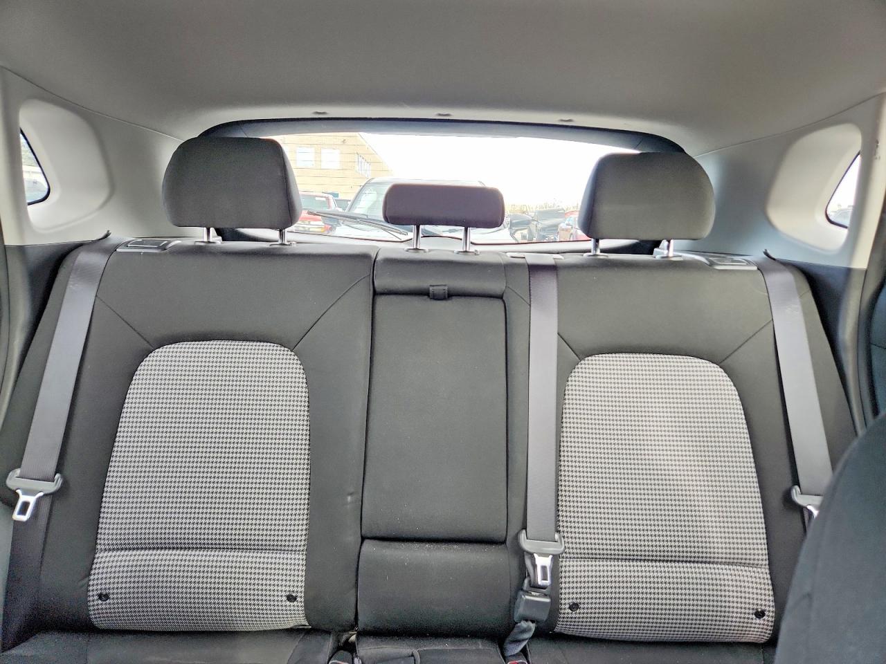 2022 HYUNDAI KONA SE photo 10