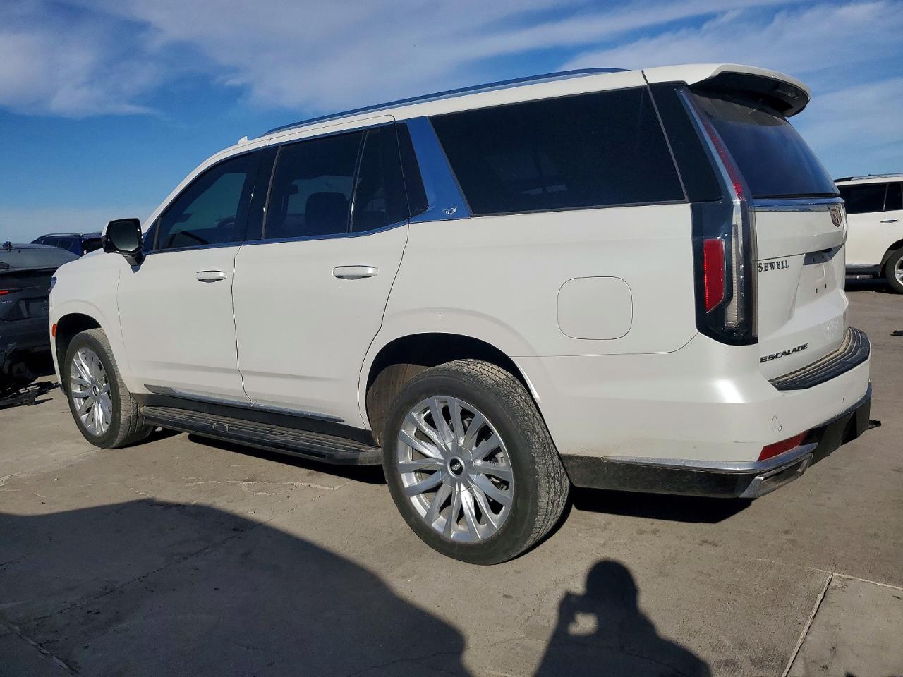 2022 CADILLAC ESCALADE LUXURY photo 2