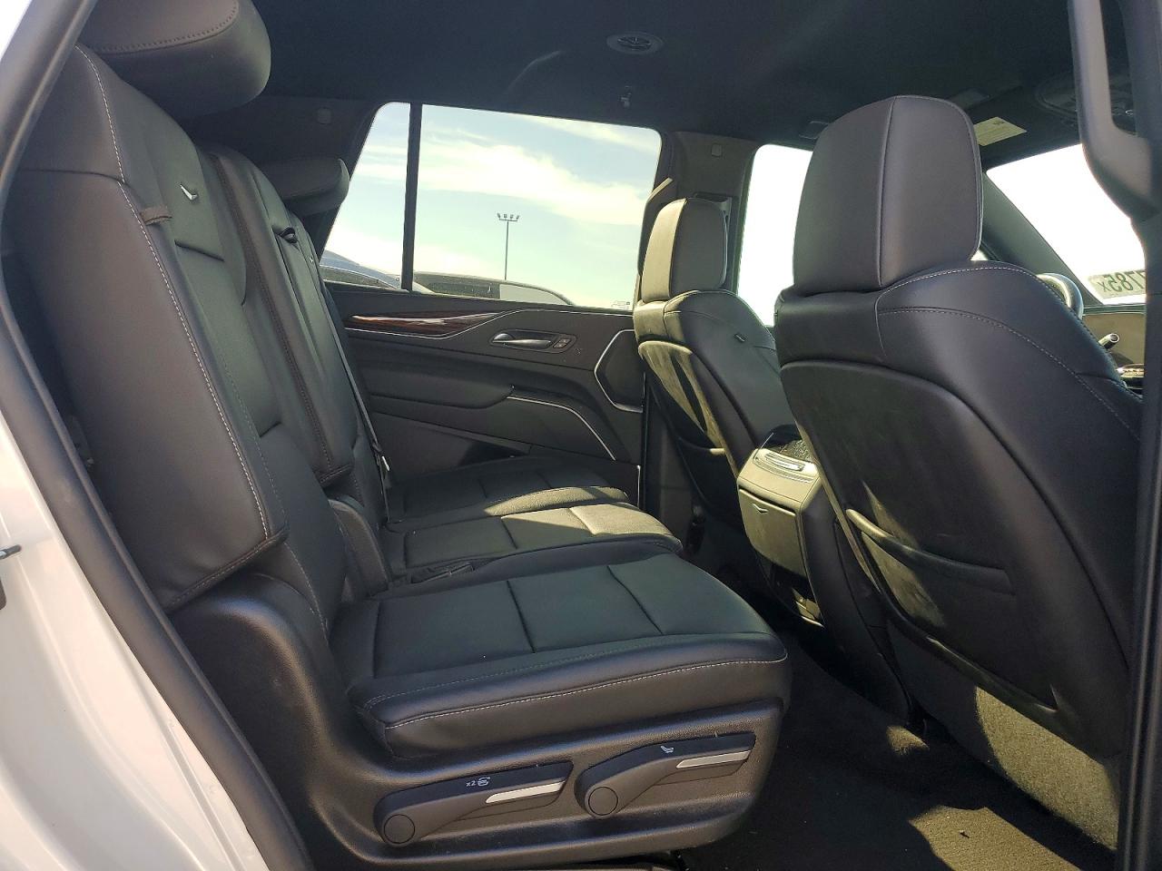2022 CADILLAC ESCALADE LUXURY photo 11