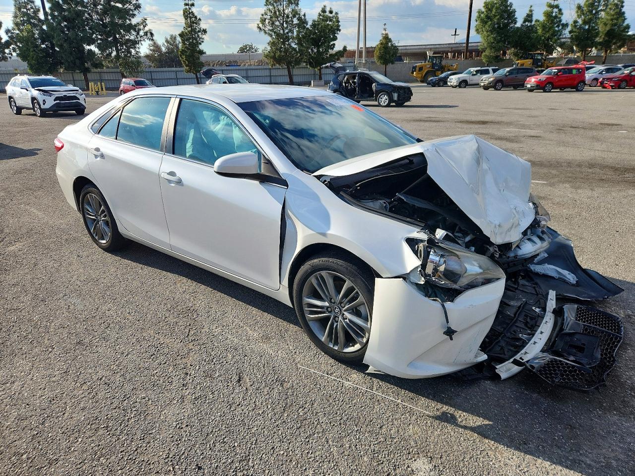 2017 TOYOTA CAMRY LE photo 4