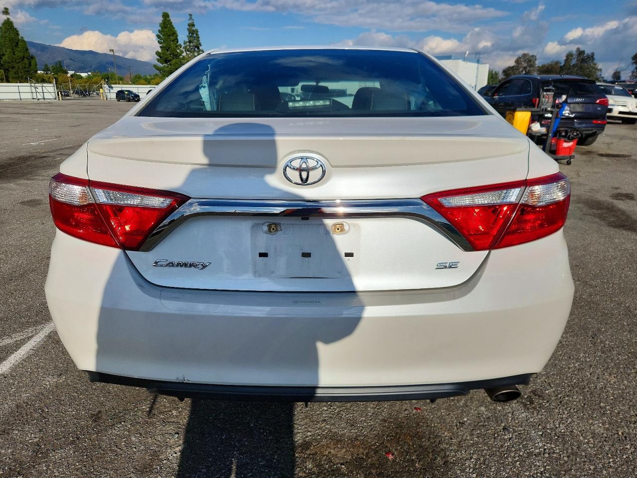 2017 TOYOTA CAMRY LE photo 6