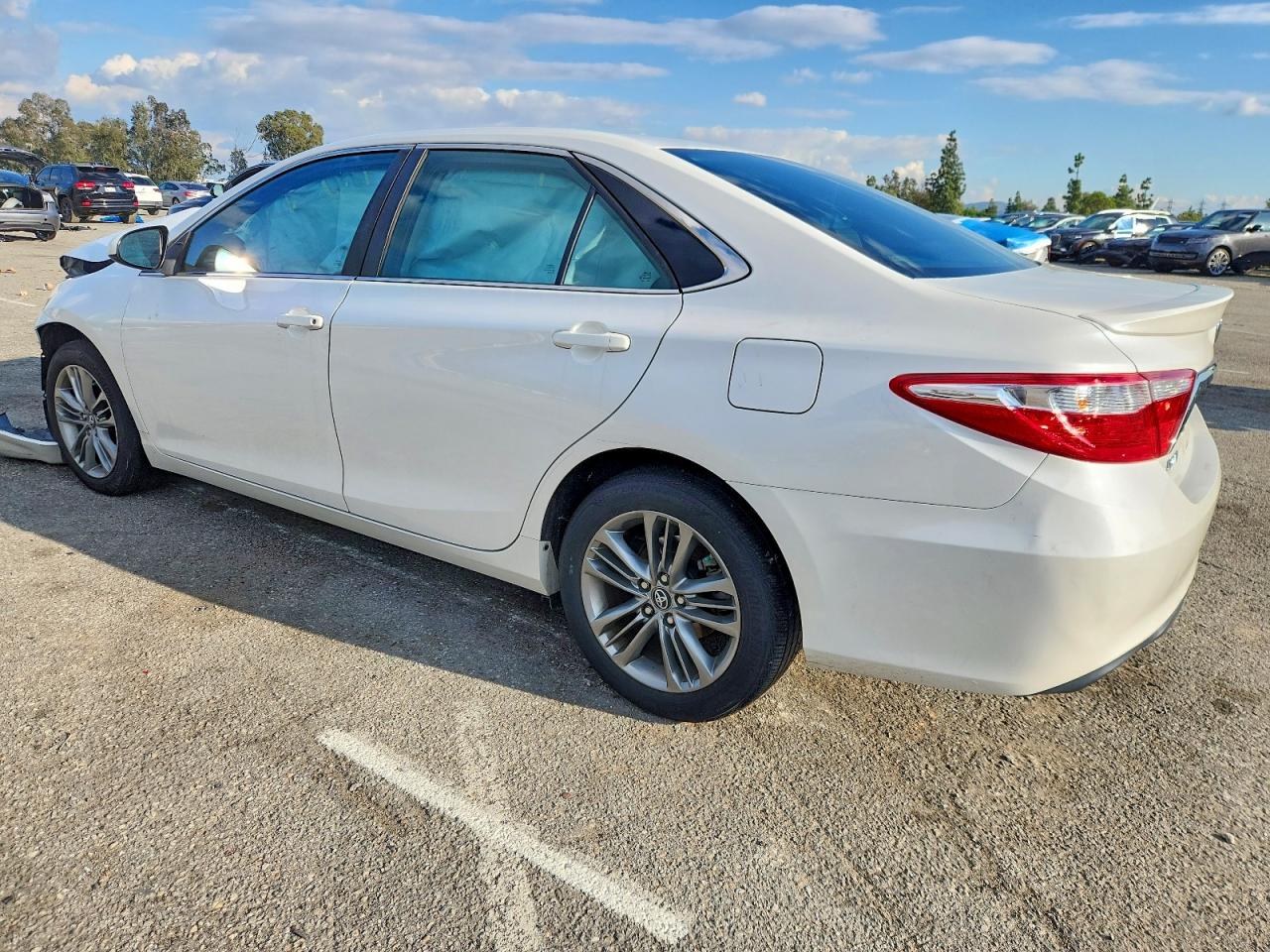 2017 TOYOTA CAMRY LE photo 2