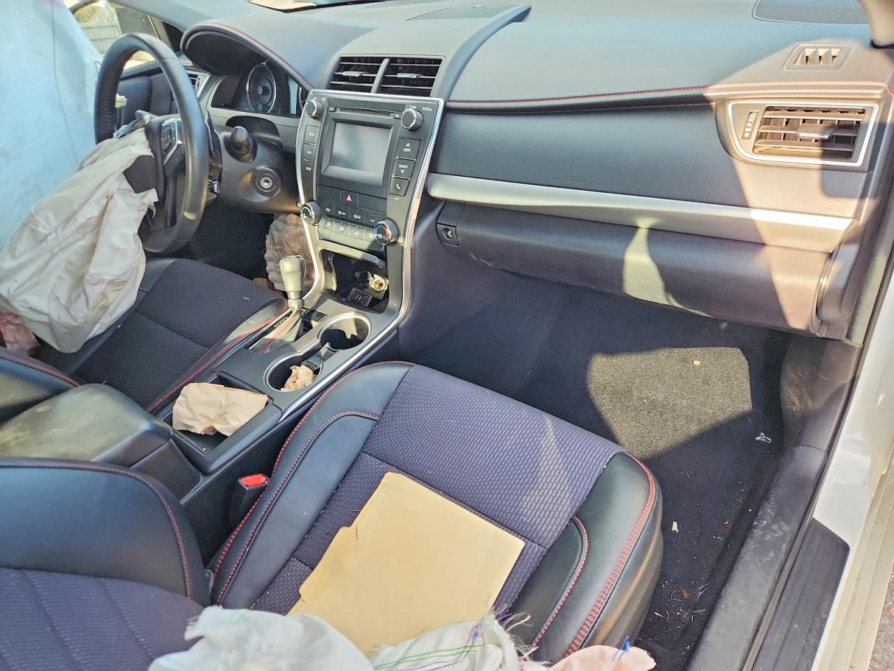 2017 TOYOTA CAMRY LE photo 8