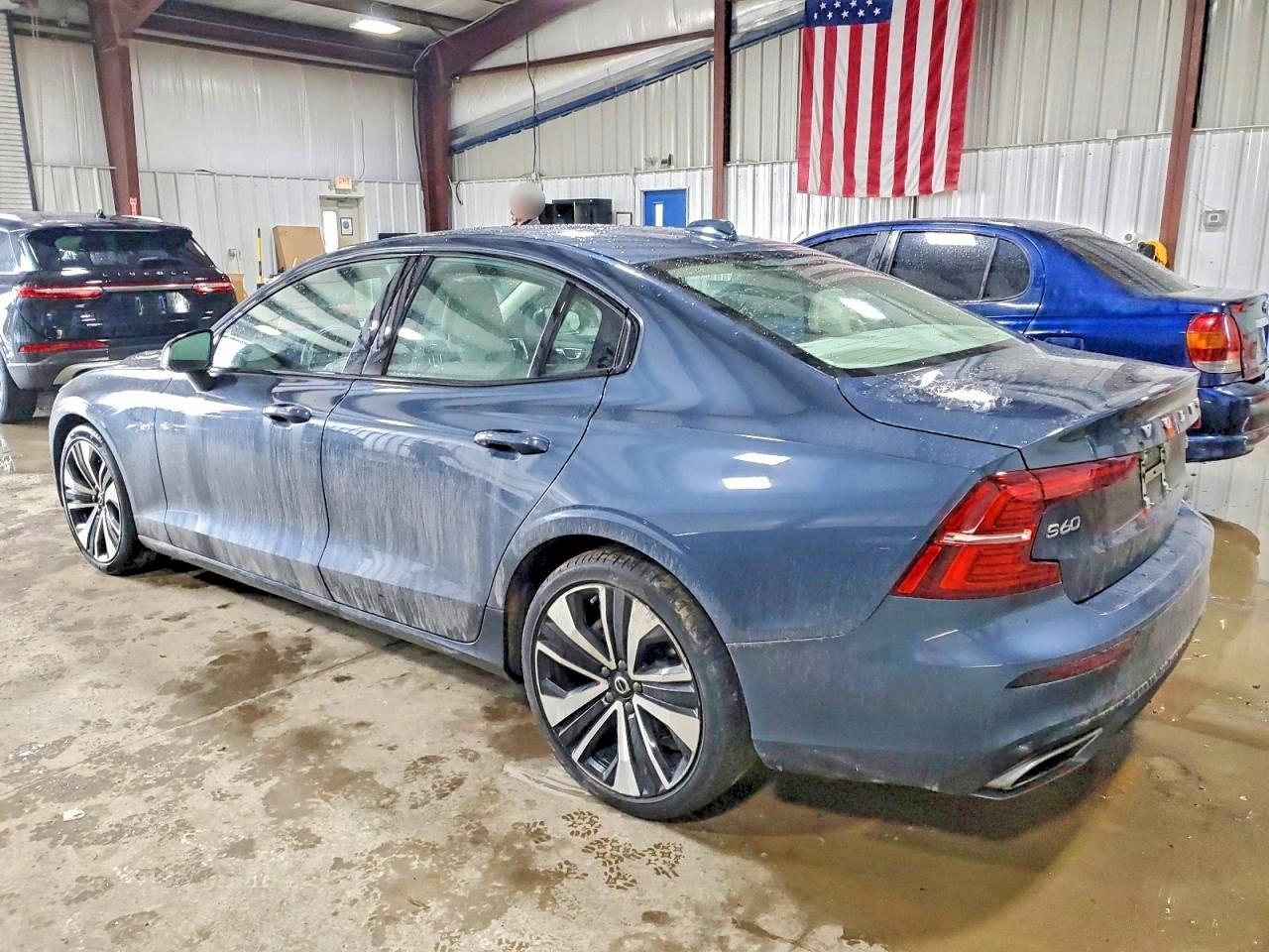 2022 VOLVO S60 B5 MOMENTUM photo 2