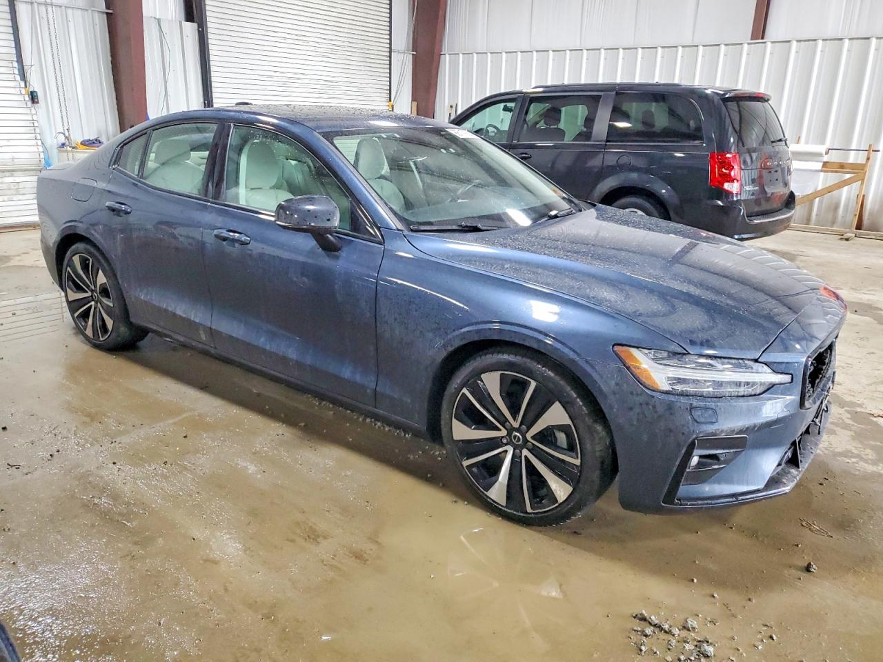 2022 VOLVO S60 B5 MOMENTUM photo 4
