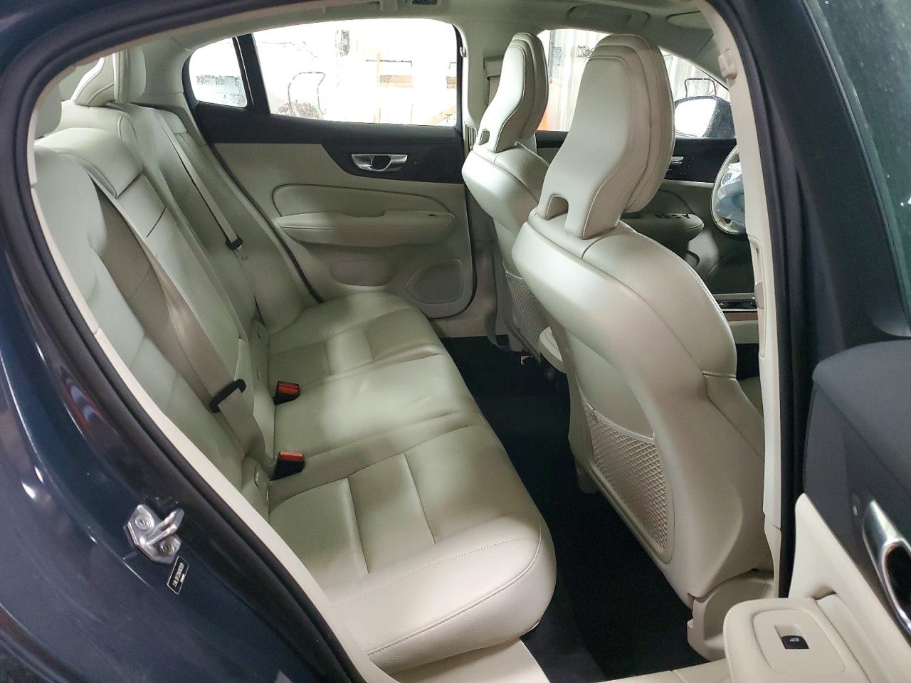 2022 VOLVO S60 B5 MOMENTUM photo 10