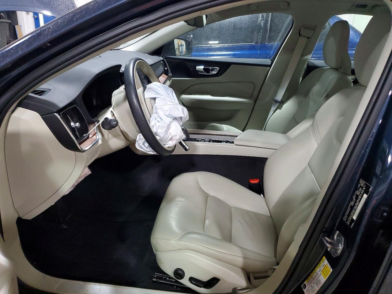 2022 VOLVO S60 B5 MOMENTUM photo 7