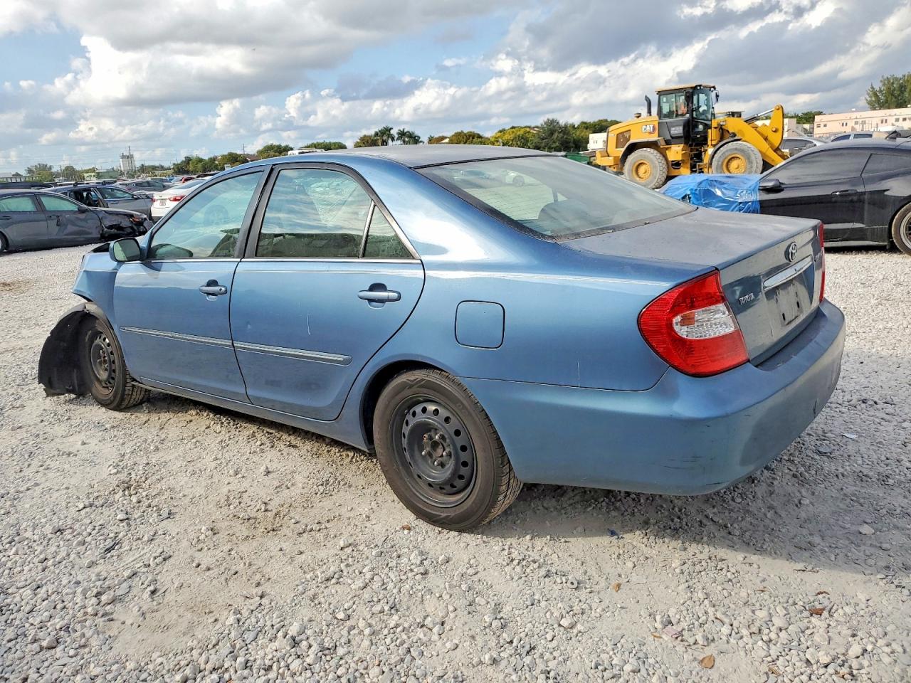 2003 TOYOTA CAMRY LE photo 2