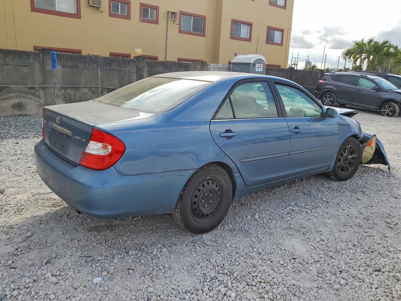 2003 TOYOTA CAMRY LE photo 3