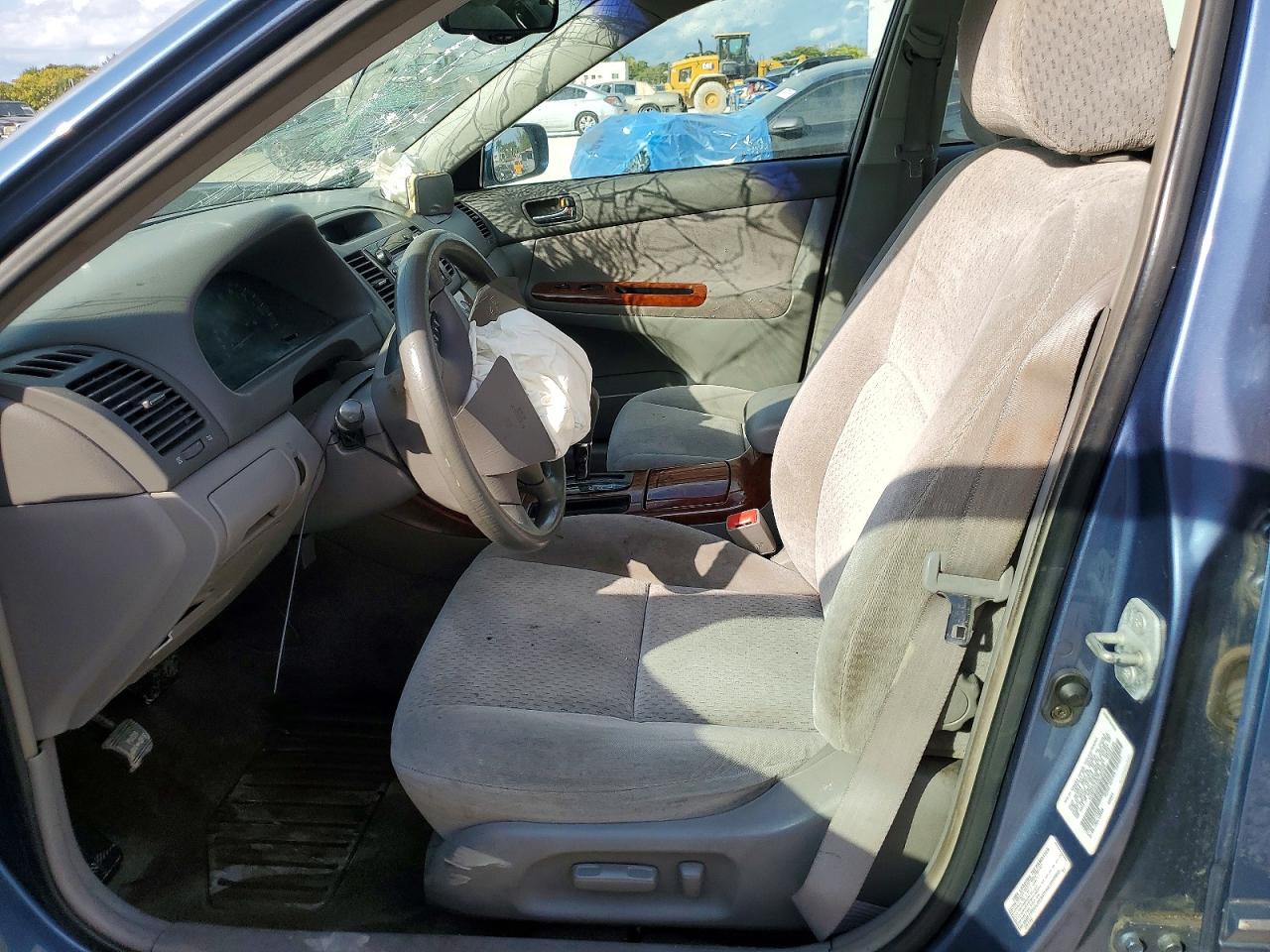 2003 TOYOTA CAMRY LE photo 7