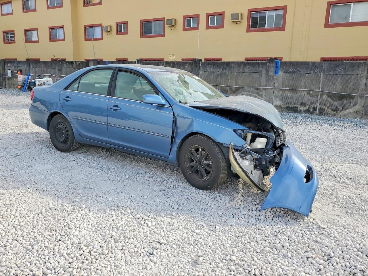 2003 TOYOTA CAMRY LE photo 4