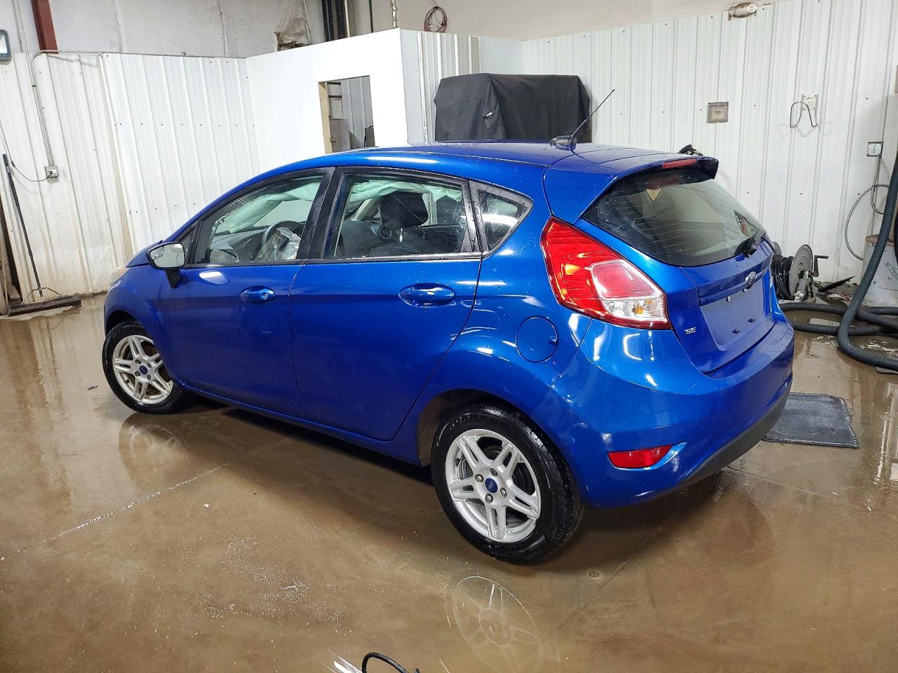 2018 FORD FIESTA SE photo 2