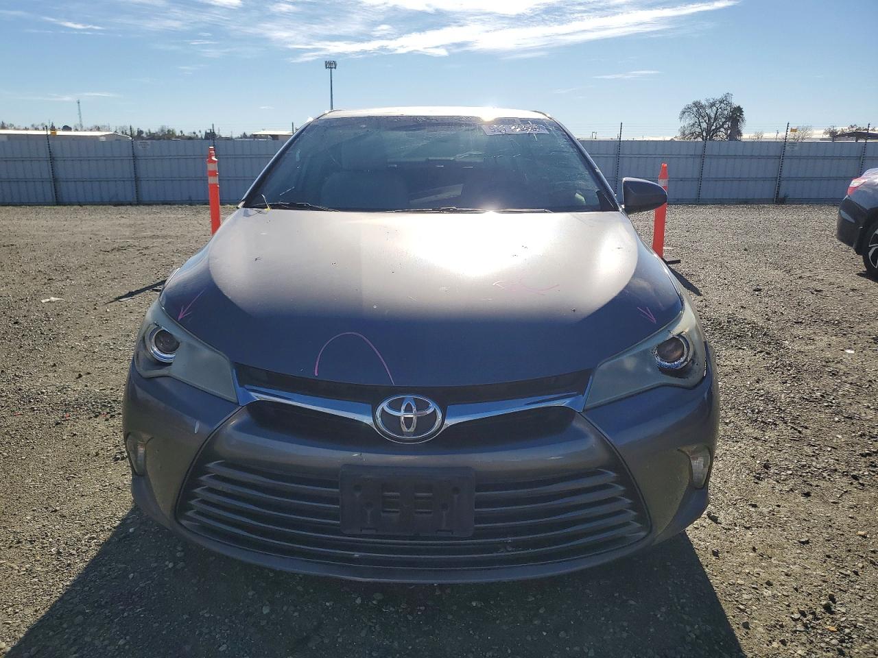 2016 TOYOTA CAMRY LE photo 5