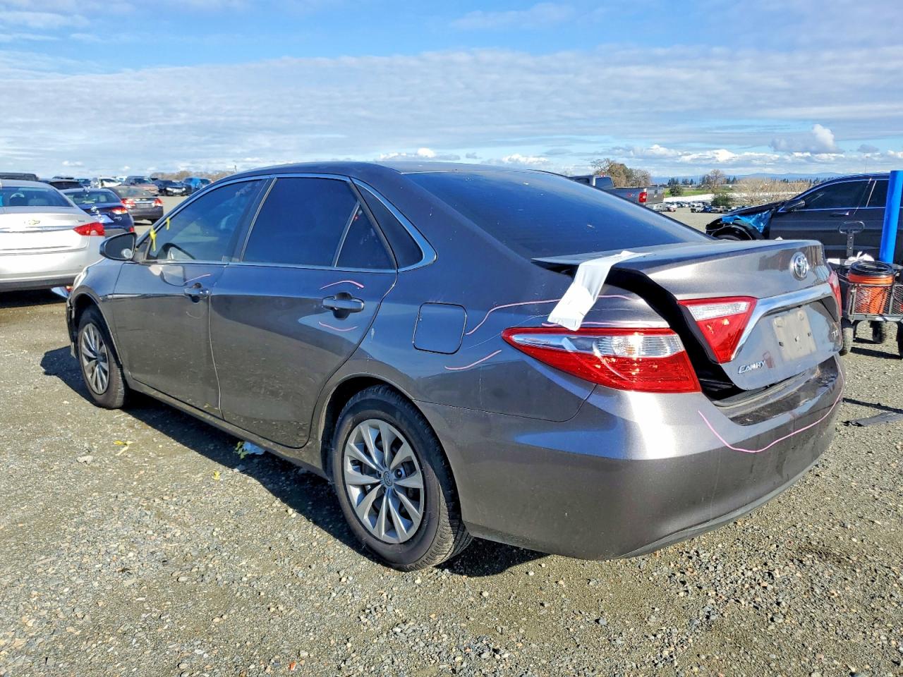 2016 TOYOTA CAMRY LE photo 2