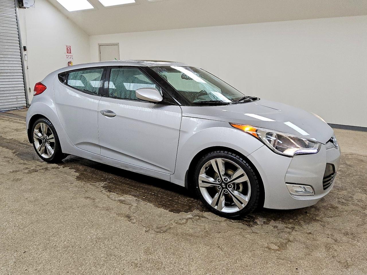 2017 HYUNDAI VELOSTER photo 4