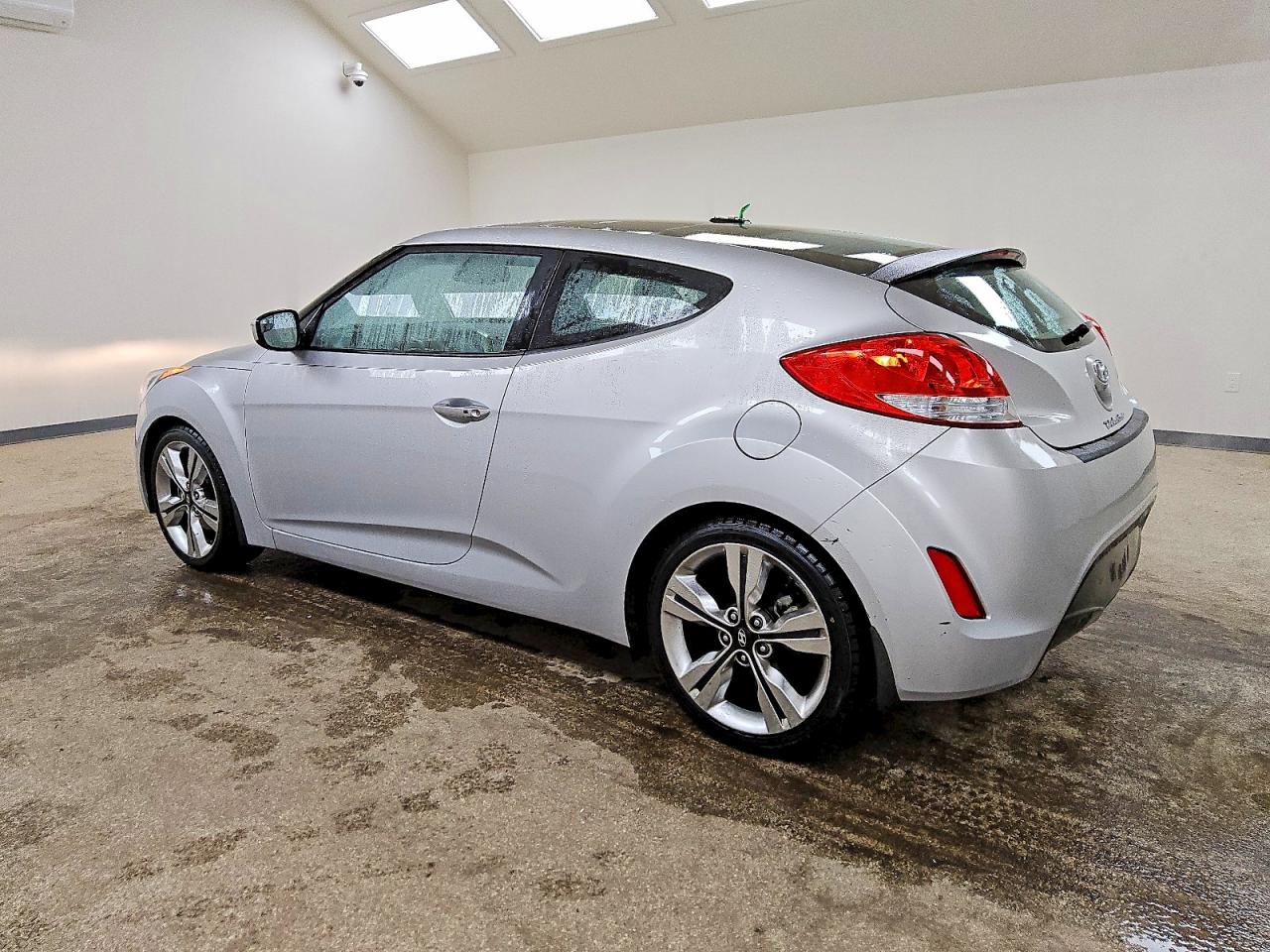 2017 HYUNDAI VELOSTER photo 2