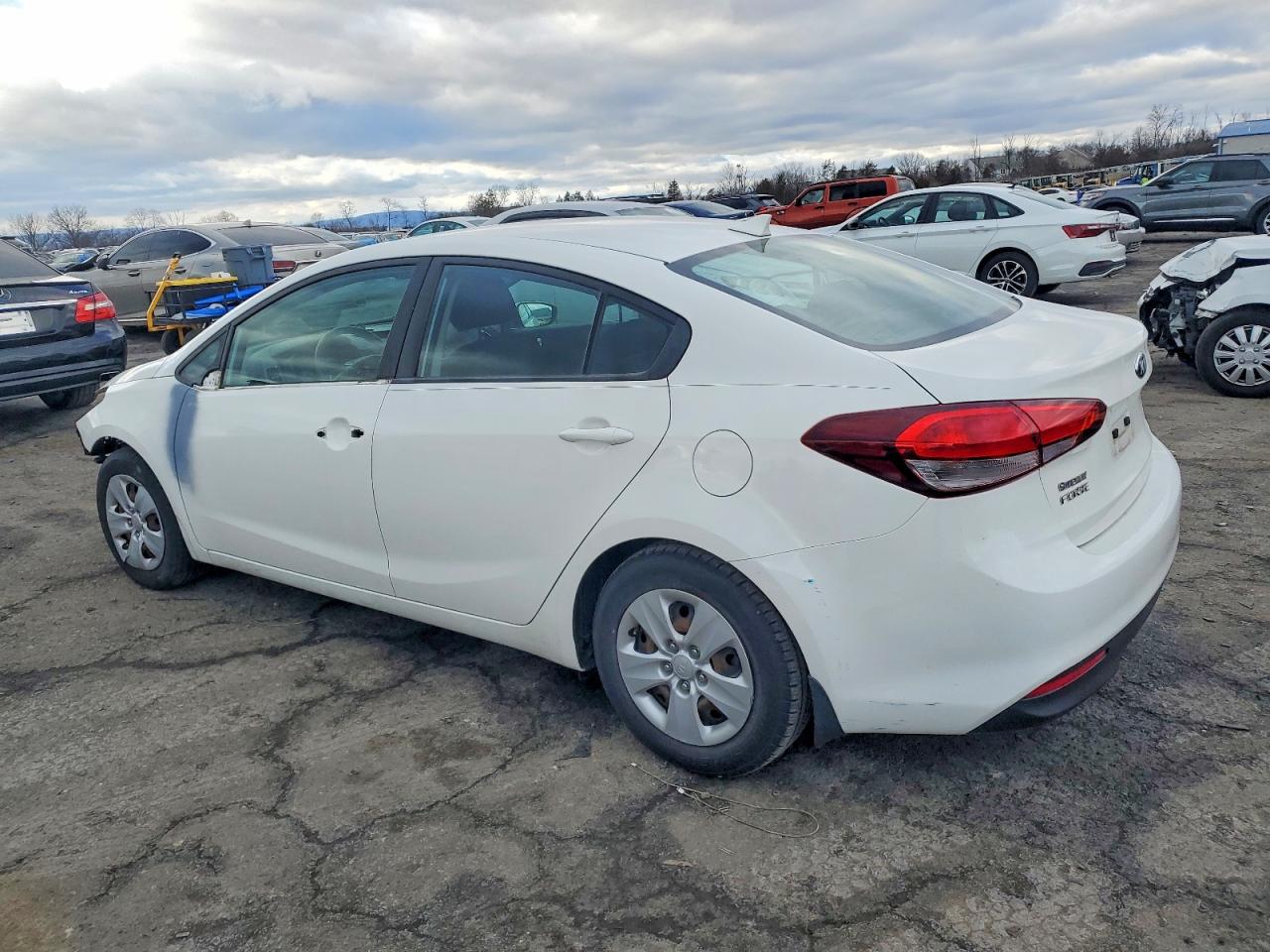 2018 KIA FORTE LX photo 2