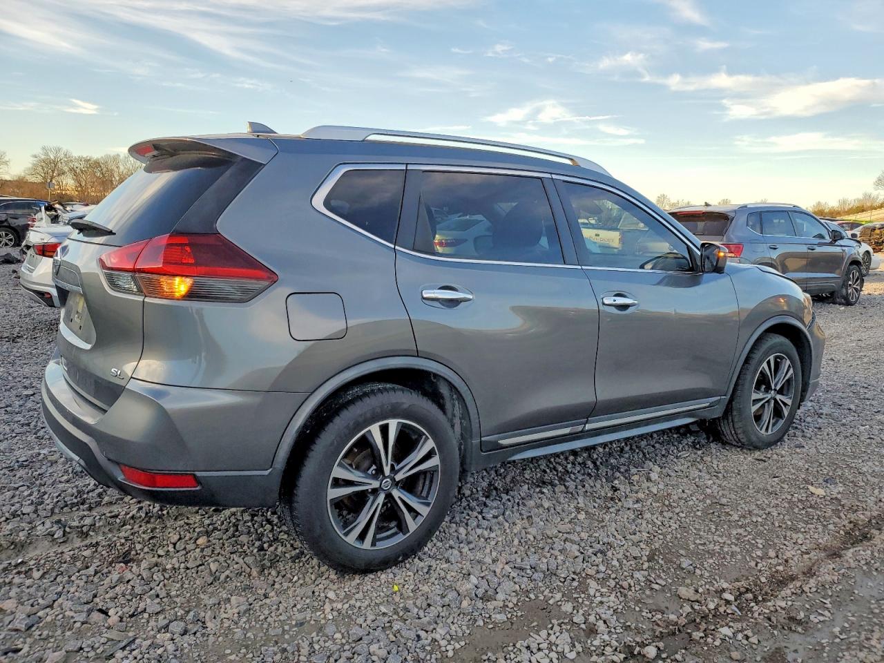 2018 NISSAN ROGUE S photo 3