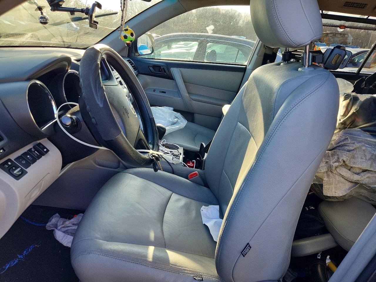 2011 TOYOTA HIGHLANDER BASE photo 7
