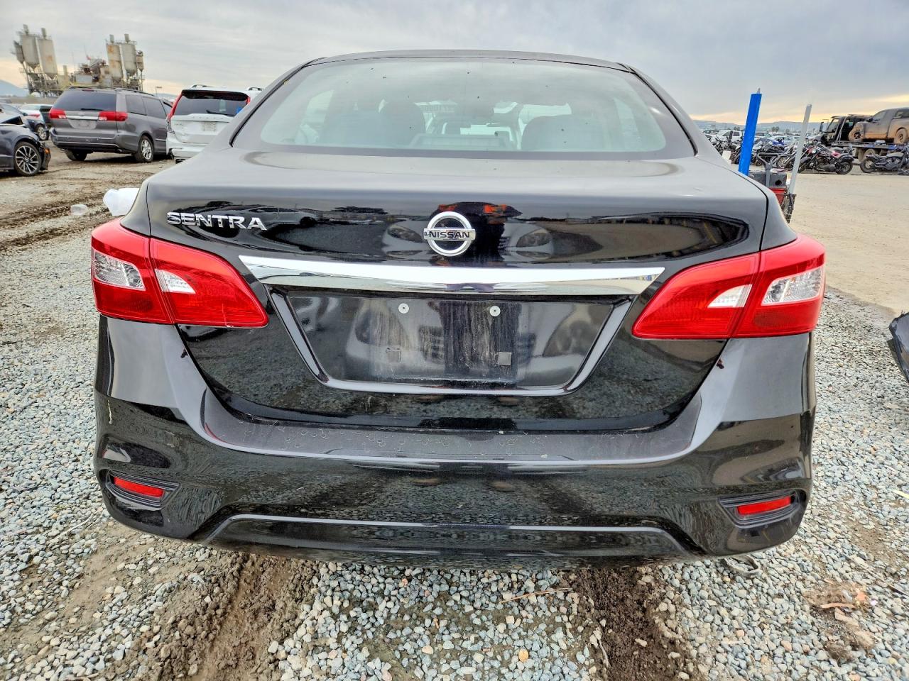 2018 NISSAN SENTRA S photo 6