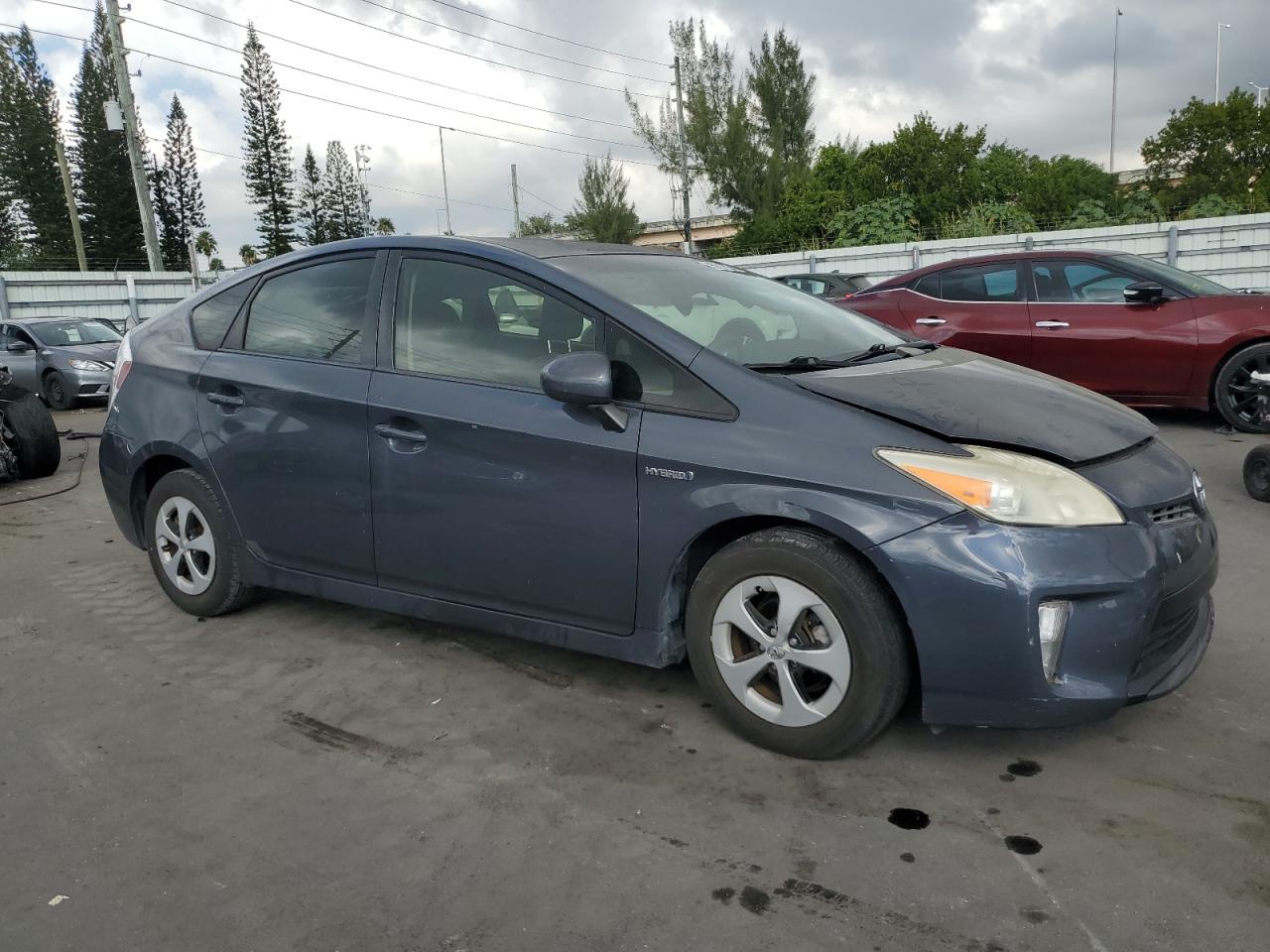 2013 TOYOTA PRIUS photo 4