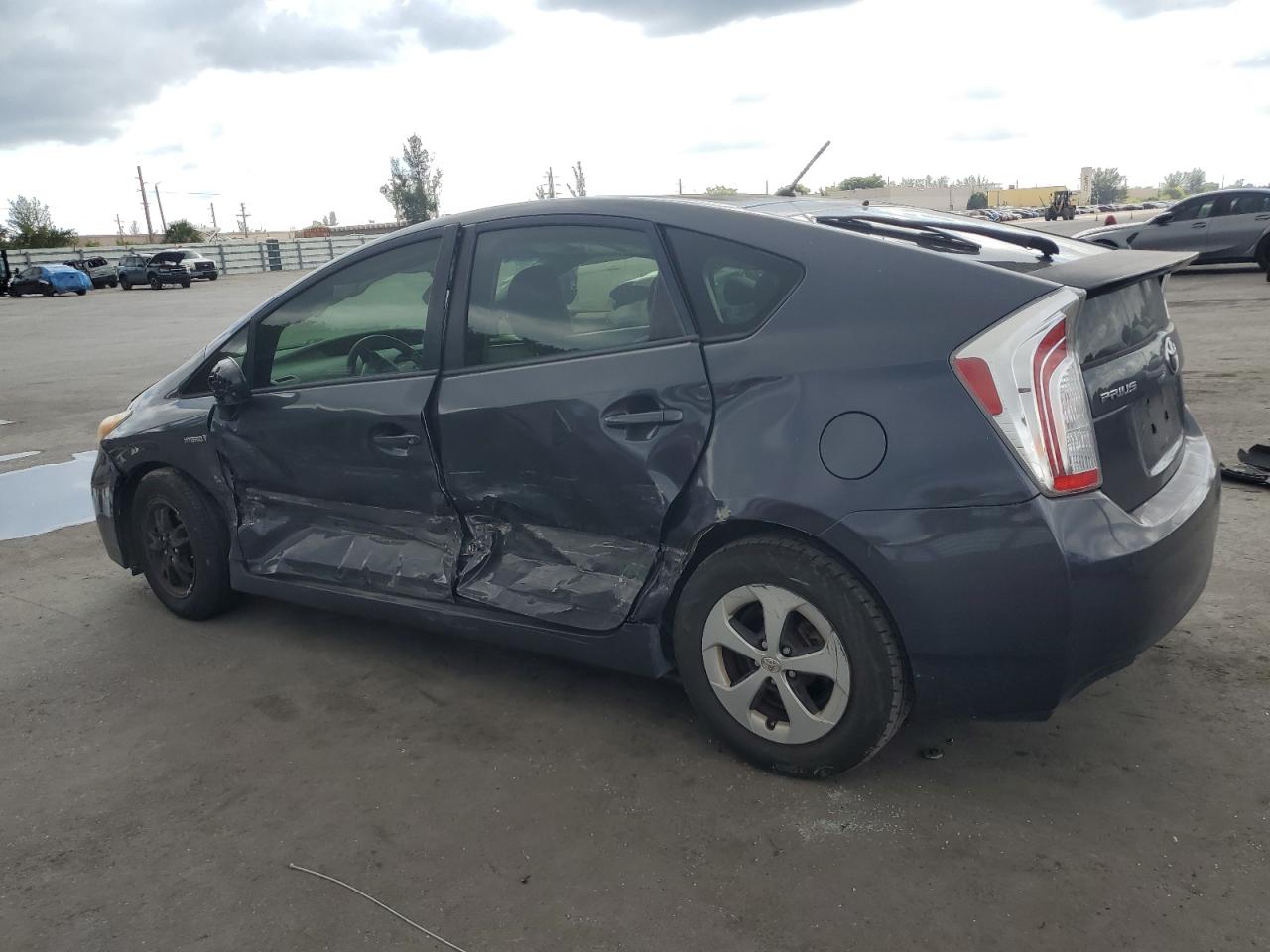 2013 TOYOTA PRIUS photo 2